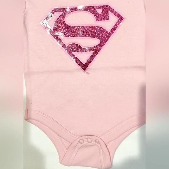 🔥SALE🔥 Supergirl DC Comics Baby Girl's Sparkly Onesie NWT Size 3-6 Months - Picture 2 of 6